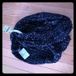 Black and gray knit infinity scarf NWT